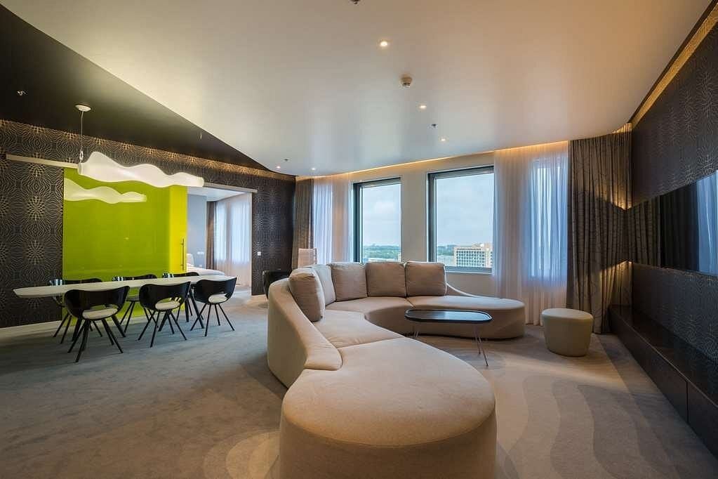 karim-rashid-suite-living.jpg